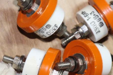 真空開關管的氣密絕緣系統(tǒng)、屏蔽系統(tǒng)以及導電系統(tǒng)