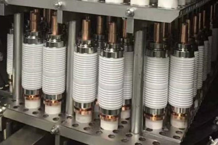 真空開關(guān)管產(chǎn)生操作過電壓的原因是什么？